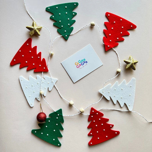 Felt Christmas Tree Garland – Red, Green & White Holiday Decoration with Wooden Beads
