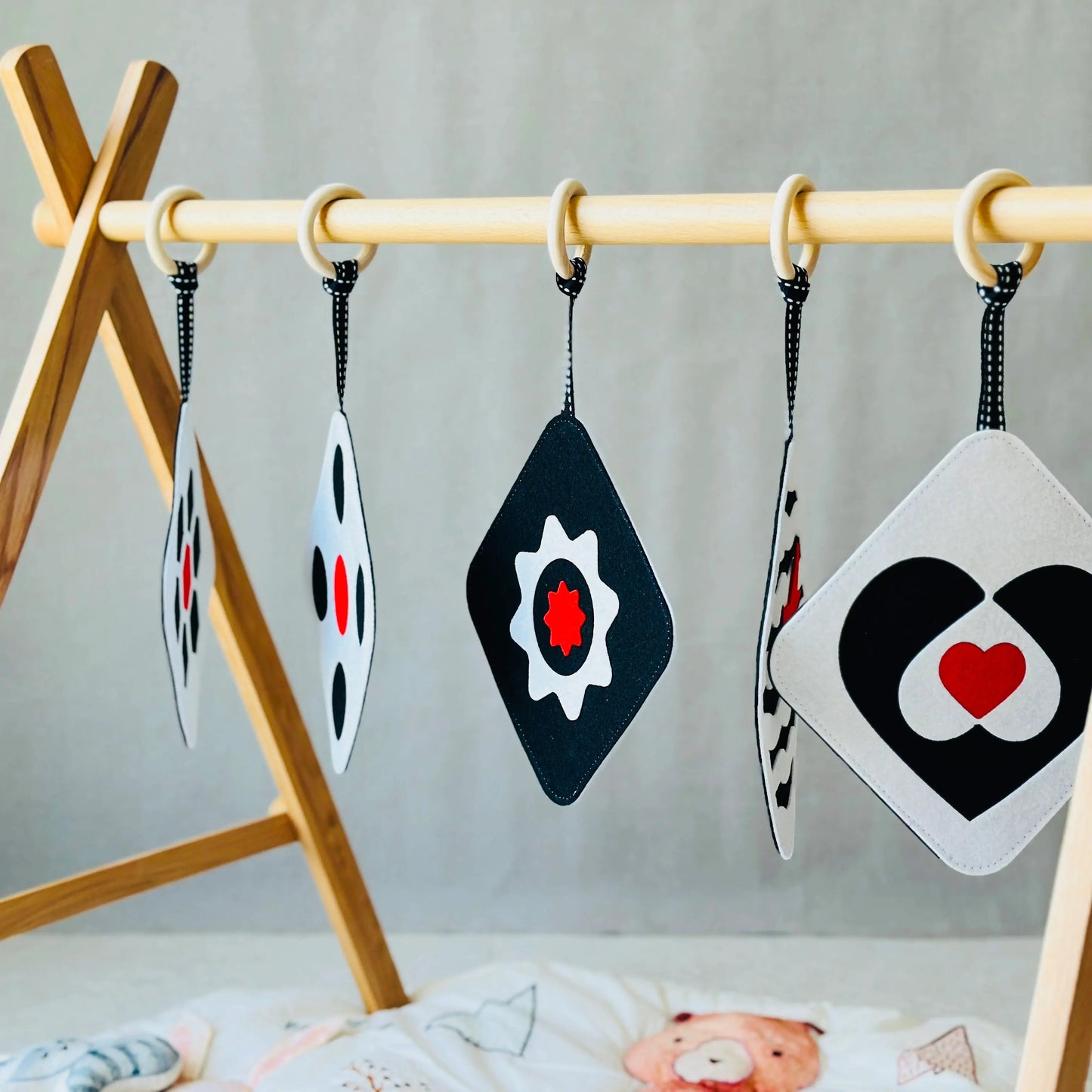 High Contrast Hanging Flashcards