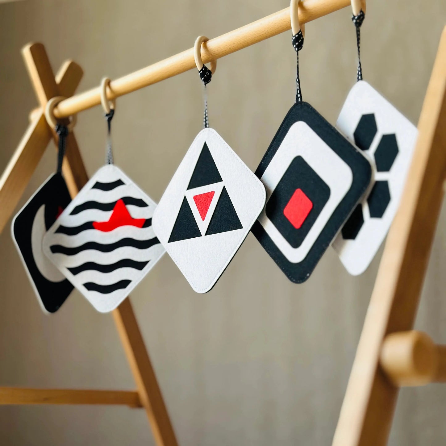 High Contrast Hanging Flashcards for Newborns & Infants