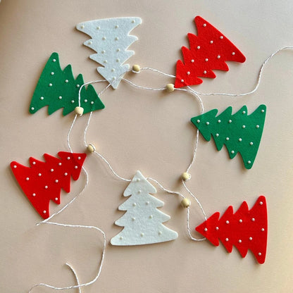 Felt Christmas Tree Garland – Red, Green & White Holiday Decoration with Wooden Beads