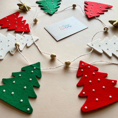 Felt Christmas Tree Garland – Red, Green & White Holiday Decoration with Wooden Beads